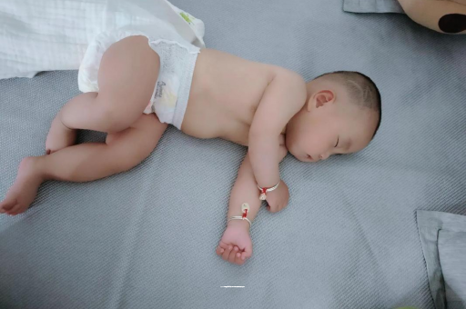 迁西怎样教宝宝爬